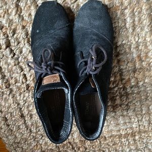 Toms black leather platform booties